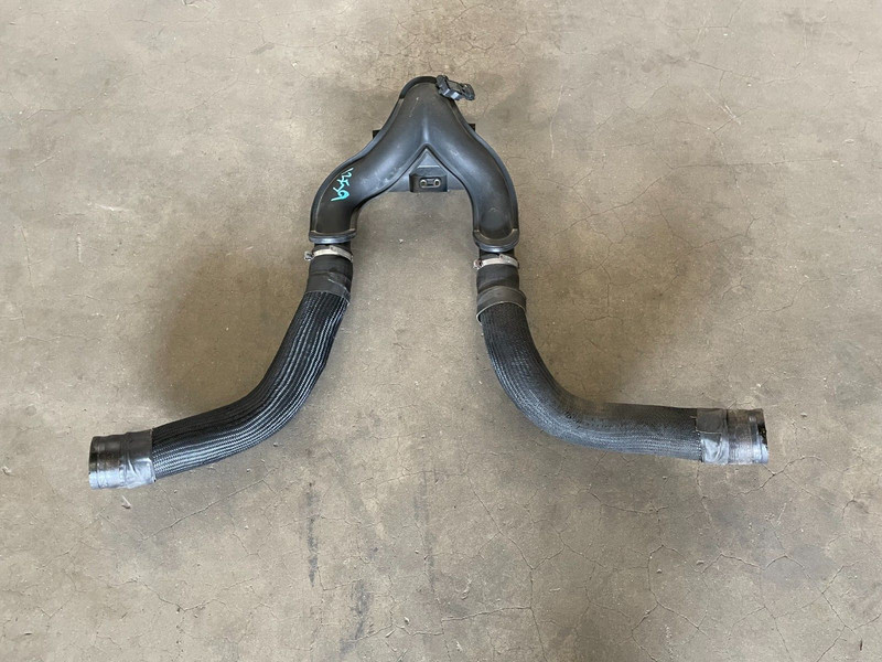 14-17 Maserati Quattroporte S 3.0L Engine Air Intake Inlet Duct Tube 1359 OEM