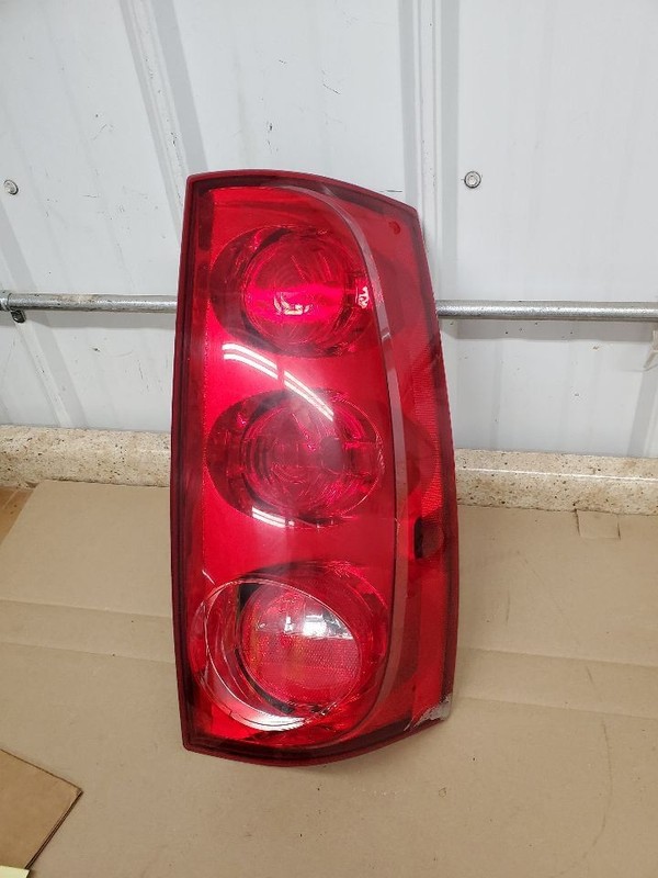Passenger Tail Light Excluding Denali Fits 07-11 YUKON 298021