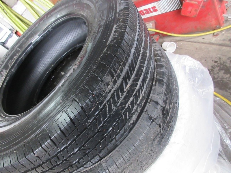 Set Of (2) P255/70R18 Bridgestone Dueler H/T 685 113 T Used 10/32nds