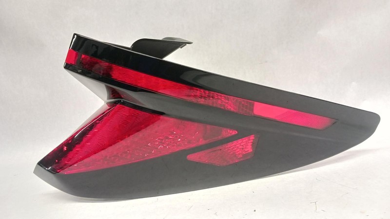 22-'24 HYUNDAI TUCSON Right passenger outer Taillight incandescent OEM Grade A!