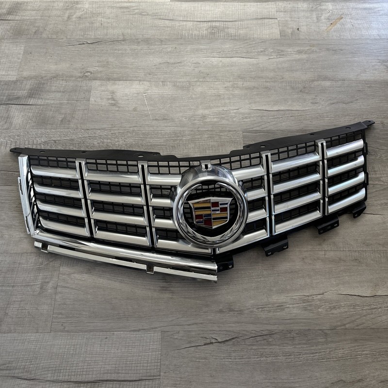 13-16 Cadillac SRX OEM Grille Upper Without Pre-crash System Fair Used 2014 15