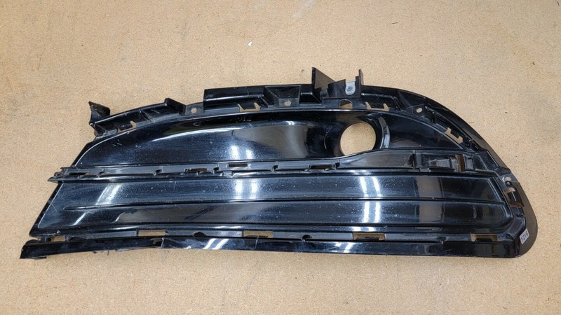 2017 - 2019 Buick LaCrosse Front Bumper Foglight Bezel Trim Left 90921943 OEM