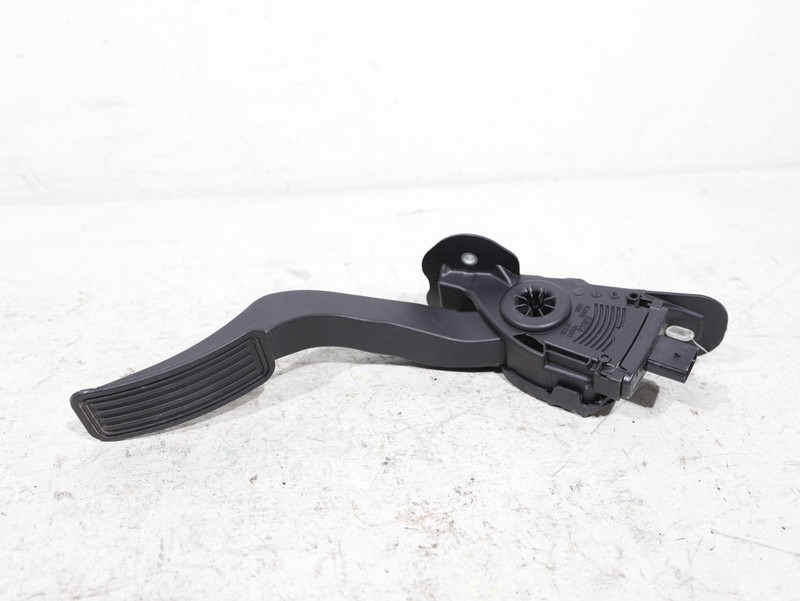 2016-2020 Tesla Model X ACCELERATOR THROTTLE PEDAL ASSEMBLY OEM 🚗 84K
