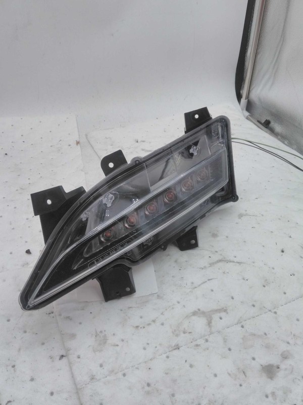 Used Turn Signal / Parking Light Assembly fits: 2017 Lincoln Mkc Park Lamp-Turn