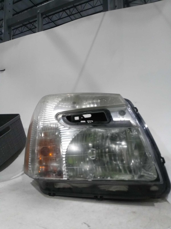 2007 Chevrolet Equinox Right Headlight Assembly Tan LS SUV 175618 Used
