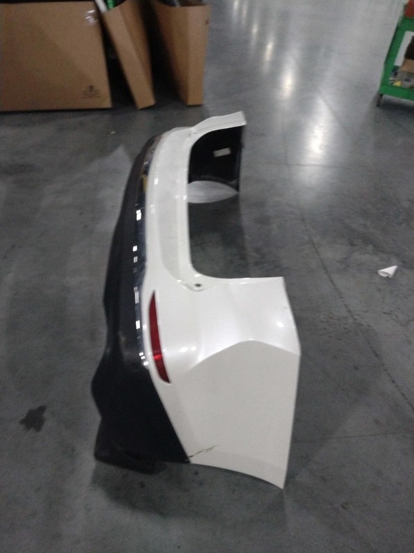 2019 Chevrolet Equinox White Bumper Assembly OEM 23333114 92000 Miles