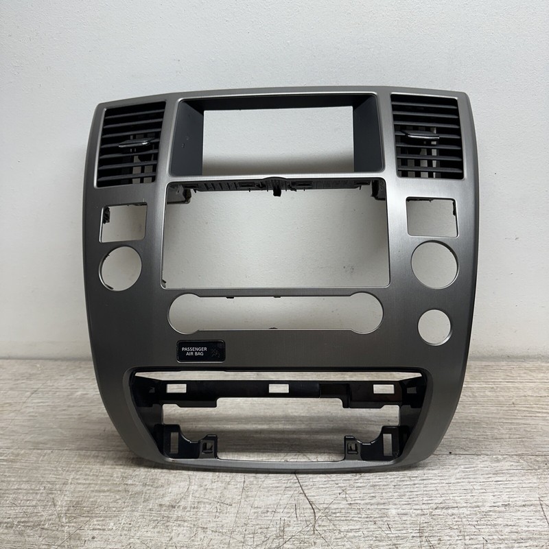 25915ZQ20D I 07-13 NISSAN ARMADA AM/FM BOSE RADIO 6 DISC CD PLAYER BEZEL SCREEN