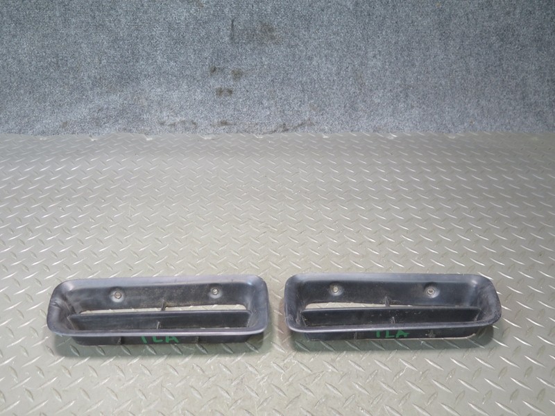1991-1994 TOYOTA LAND CRUISER FJ80 LOWER LEFT RIGHT FRONT BUMPER GRILLE SET
