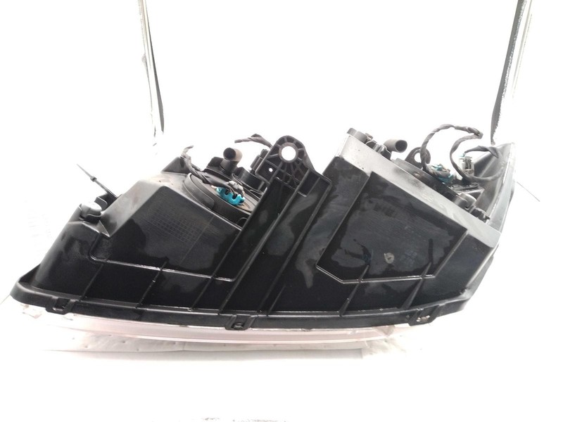 Used Right Headlight Assembly fits: 2016 Dodge Journey Right Grade B