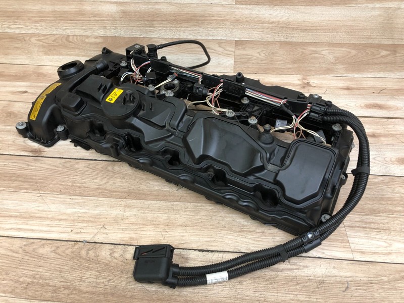 BMW F10 535 OEM FRONT ENGINE MOTOR CYLINDER HEAD VALVE COVER N55 3.0L 11-16