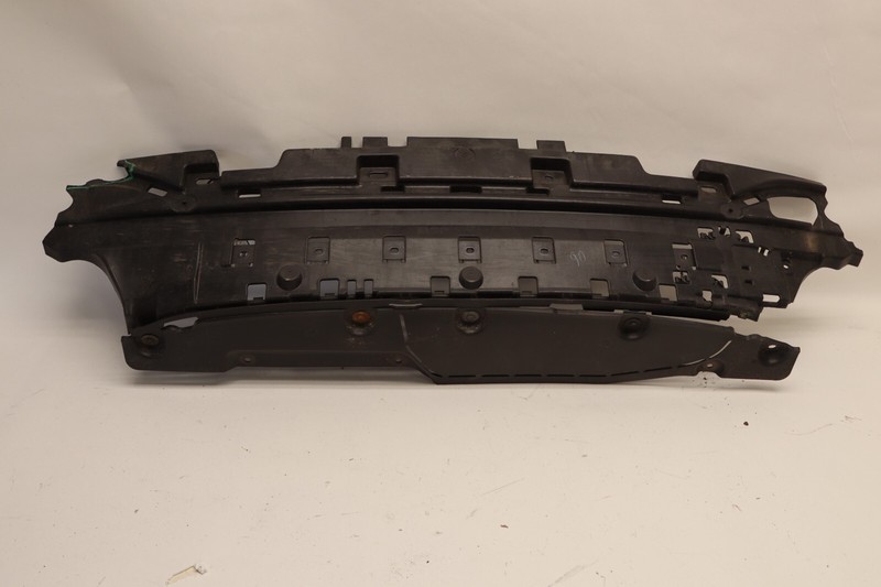 2018-2020 BMW M550I REAR LOWER BUMPER CENTER SUPPORT BRACKET MOUNT OEM