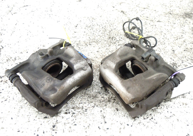 2015-2020 Mercedes-Benz GLA250 Front Brake Caliper Pair Left Right OEM W/O Sport