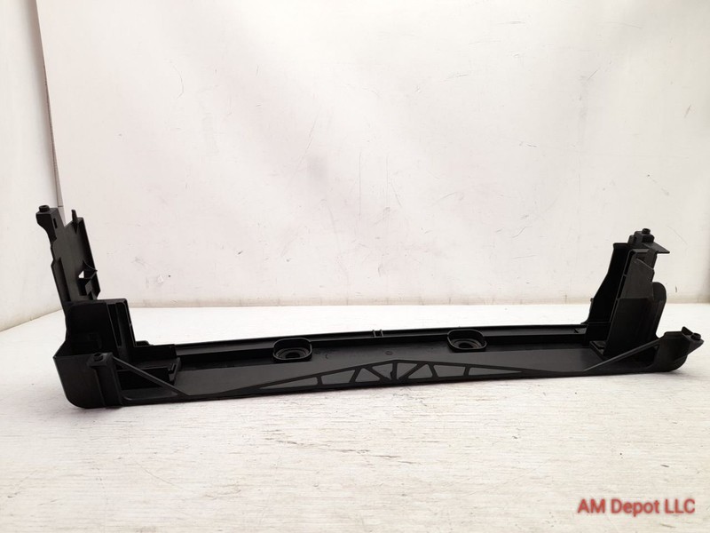2011 BMW 535i 550i F10 Radiator Module Shroud Top Cover 17517804618 17117639071
