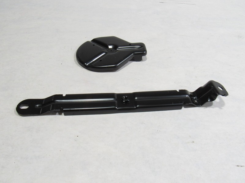 20-24 BMW M8 F93 2022 Rear Battery Support Holder Mount Bracket Set 2 PCS ;:O
