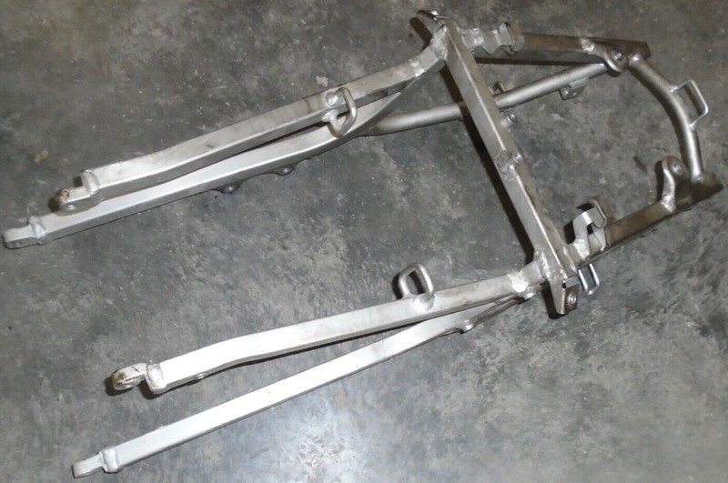 2002 Suzuki GSX-R600 GSXR6 GSXR600 Rear Sub Frame Fender Mount Tail Fairing Back