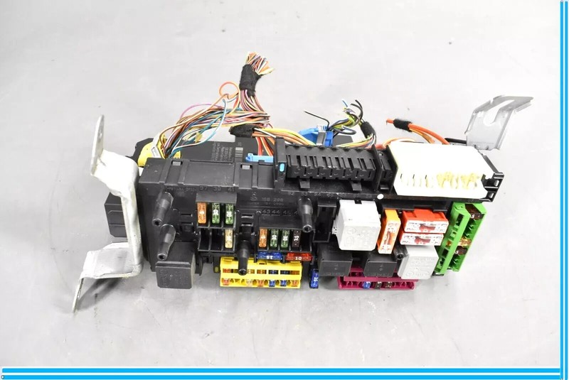 10-18 Mercedes W207 E350 E400 Rear SAM Fuse Box Relay Control 2129001406 OEM