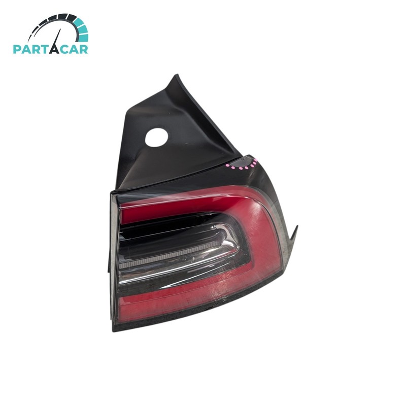 21-2023 Tesla MY/M3 LED Rear RH Passenger Outer Tail Lamp 4 Pin OEM CRACK/SCUFF
