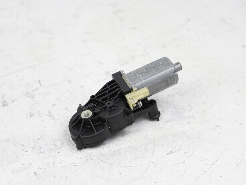 08-11 Mercedes C300 Seat Adjuster Motor Front Left Side 0390203275 OEM