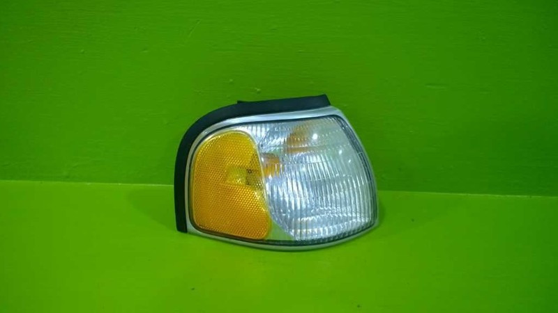 98 99 00 MAZDA B2500 PASSENGER RIGHT PARK LAMP TURN SIGNAL LIGHT OEM 2799-18
