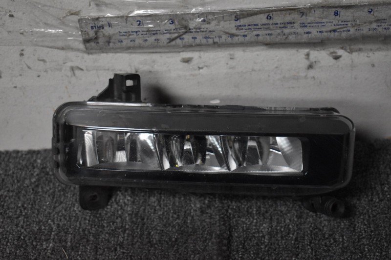 2019-2021 BMW 330I BASE FOG LIGHT RIGHT SIDE FACTORY OEM
