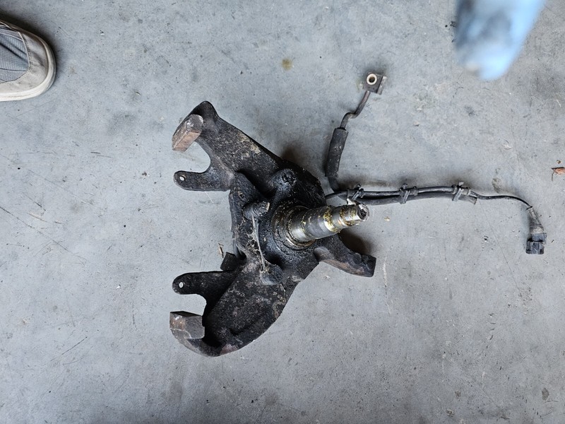 2005 E350 Left Knuckle SpindleOEM