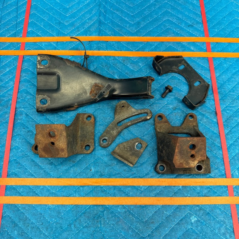 1989–1995 Geo Tracker Engine Mount Bracket Set OEM
