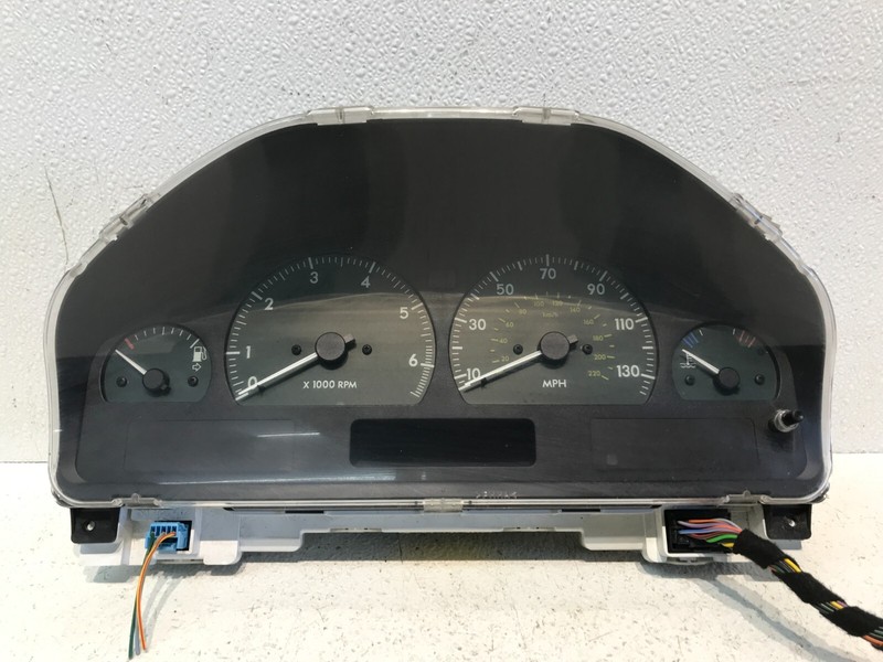00-02 Land Range Rover Instrument Cluster Speedometer 176K Miles OEM YAC114250