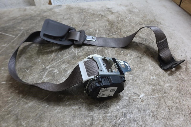 2019-2024 Chevy Silverado Crew Cab OEM Rear Left Seat Belt Brown 84482579