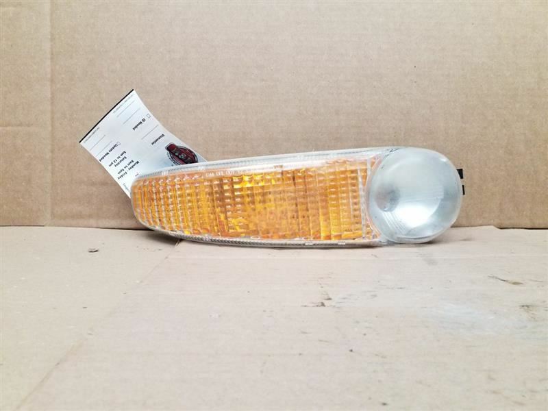 Passenger Corner/Park Light Classic Style Fits 02-07 SIERRA DENALI 244563