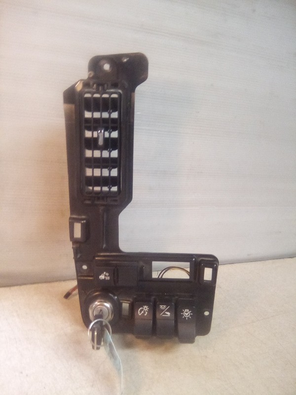Kenworth T680 S64-1313 Ignition Switch Panel W/Key