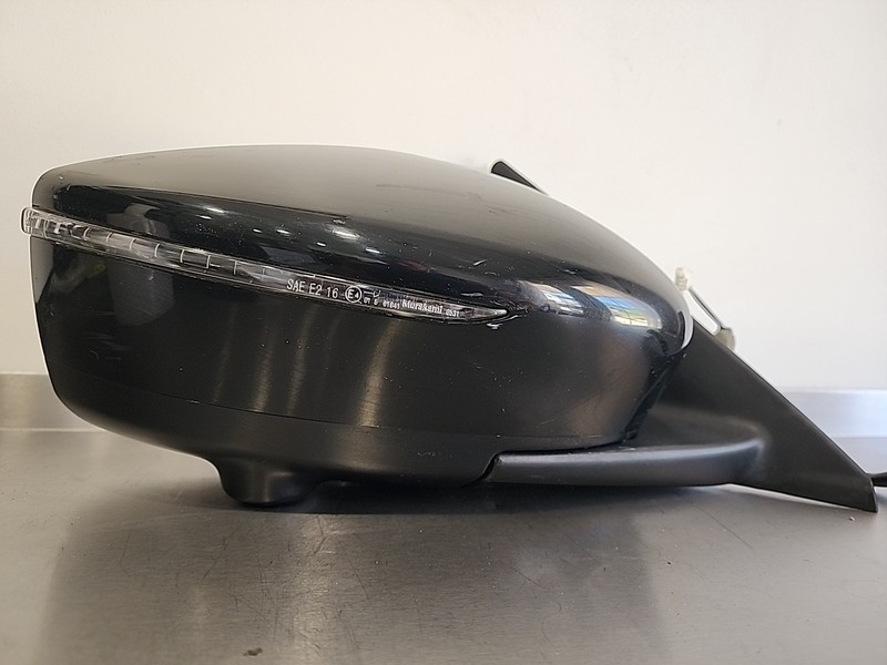 2018-2024 NISSAN KICKS RIGHT PASSENGER SIDE DOOR MIRROR W/BLIND SPOT SIGNAL OEM