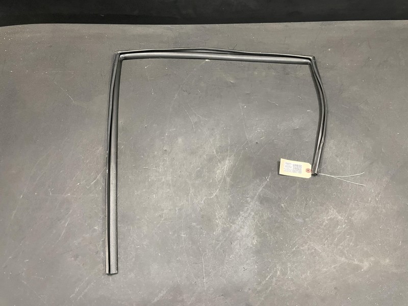 Rear Left Door Window Glass Run Channel 2018 Kia Sportage 83530-D9000 2017 -2022
