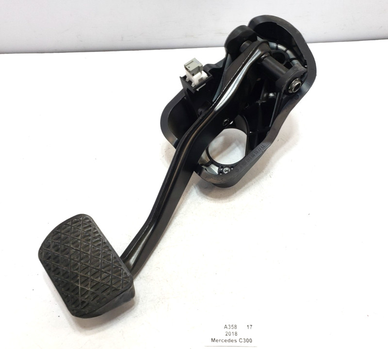 ✅ 17-23 OEM Mercedes C300 C43 C63 A205 Brake Foot Stop Pedal Assembly