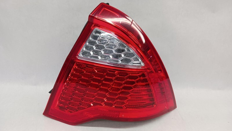 10-'12 FORD FUSION Right passenger Taillight OEM Grade A!
