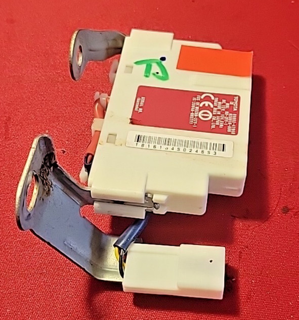 2004 - 2009 Toyota Prius indoor Oscillator Control Module OEM 8999247040