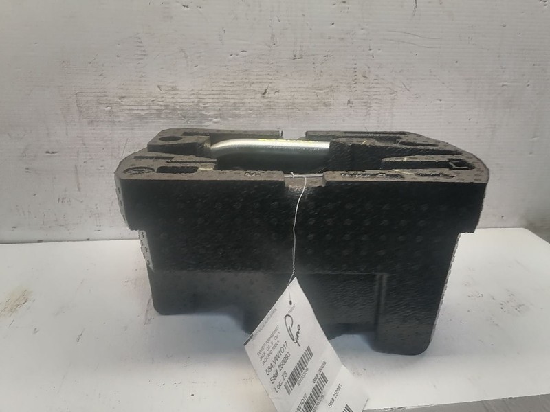 2017 PASSAT Jack and Lug Wrench 1552246