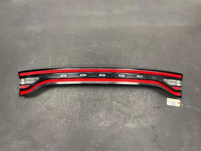 Trunk Lid Center Tail Light 2019 Dodge Charger 68398666AB 2015 - 2021 2022 2023