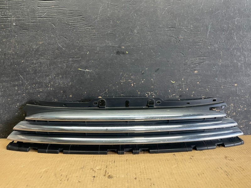 2007 to 2011 Mini Cooper Clubman Front Bumper Center Grille Grill AA5950DG