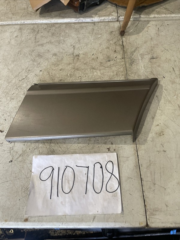 Mercedes W126 420SEL Fender Molding Right Side Smoke Silver Metallic OEM