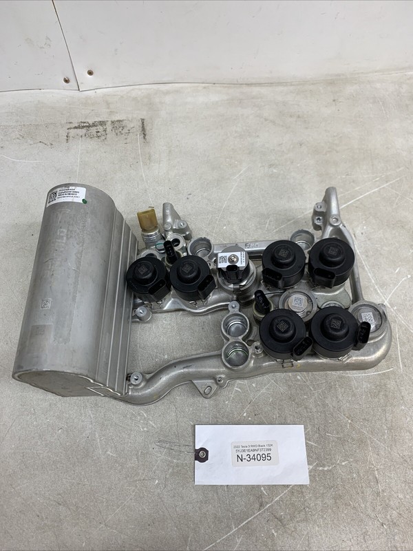17-23 Tesla Model 3/Y Supermanifold Cooler Chiller Bracket 1547595-A2-F 34095 M1