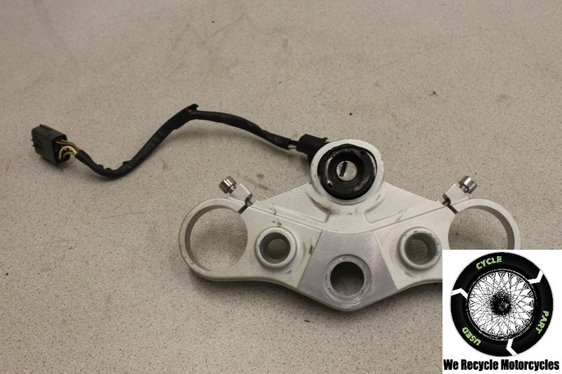 2011 TRIUMPH SPEED TRIPLE 1050 TRIPLE TREE CLAMP IGNITION OEM 11