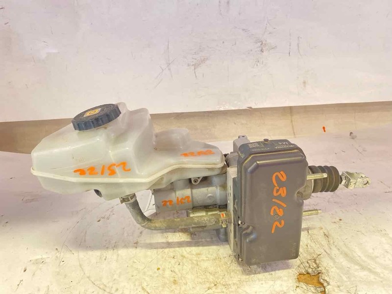 Brake master cylinder TOYOTA CAMRY 18 19