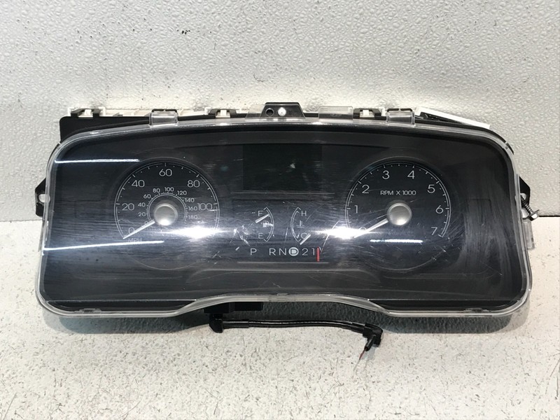 09-11 LINCOLN TOWN CAR INSTRUMENT GAUGE CLUSTER SPEEDO TACH 239,722k MILEAGE