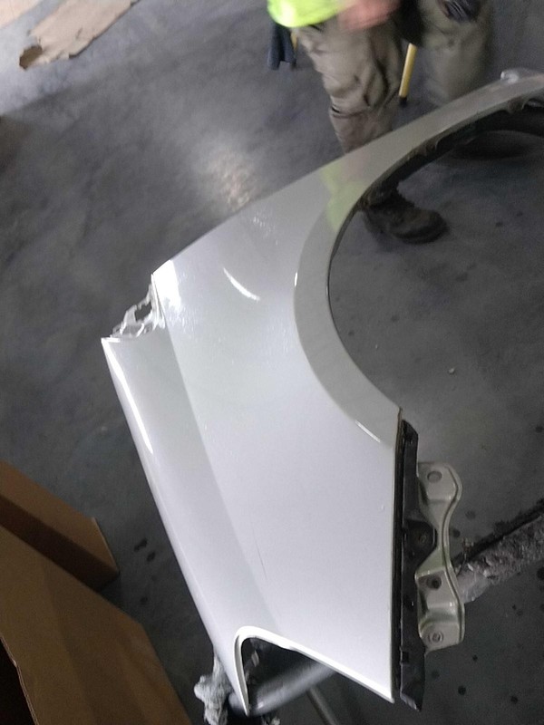 2005 Toyota Sienna Left Fender Silver 393940 Used 143K Miles OEM Quality