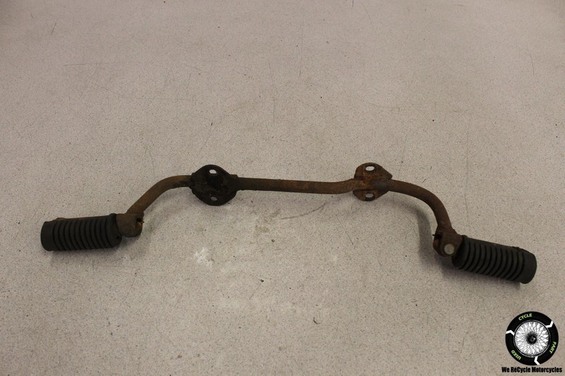 1972 Honda CB175 Super Sport FRONT FOOT RESTS PEGS STEPS SET PAIR CB 175 72