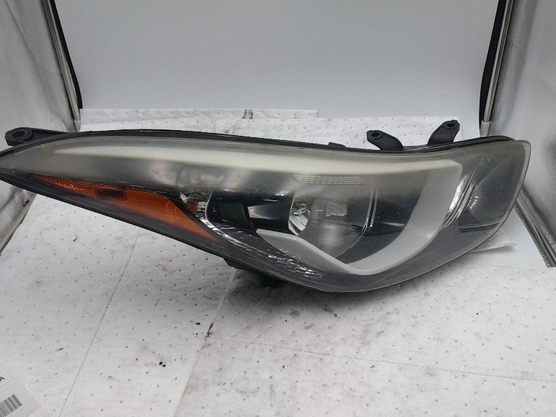 2016 Hyundai Elantra Right Blue Headlight Assembly OEM 25721 Used 152K Miles