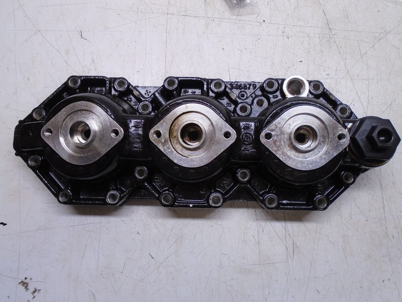 CB4 Johnson Evinrude 150 Hp Outboard Cylinder Head Port 5000873 346879
