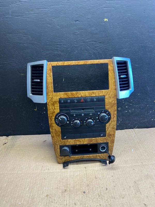 2008 to 2010 Jeep Grand Cherokee Center Navi Radio Bezel OEM z0293 DG