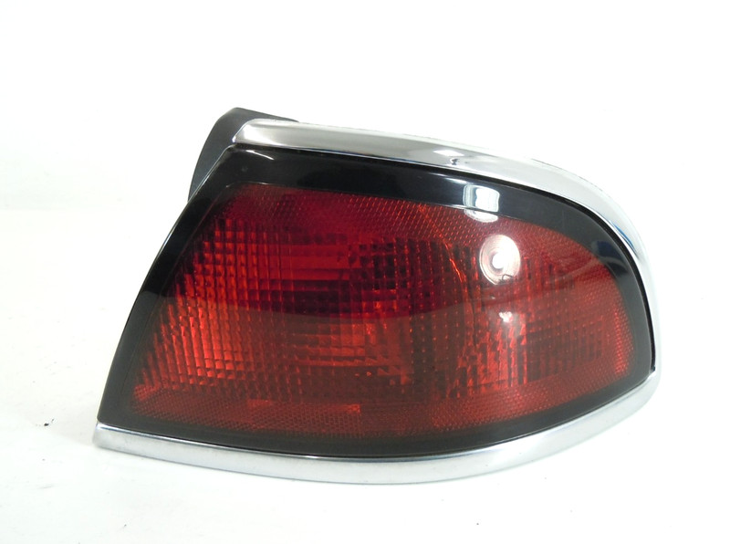 1997-1999 Buick Lesabre Quarter Panel Mounted Tail Light Passenger Right OEM
