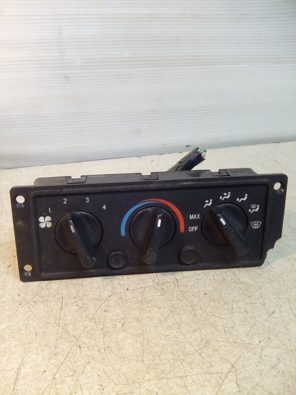 2006 International 9200 OEM Climate Control 3518703C93 "BROKEN CORNER"